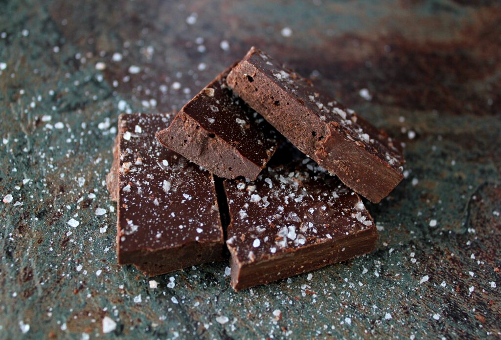 Chocolate negro con sal y caramelo